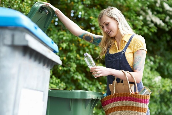Person using a recycle bin