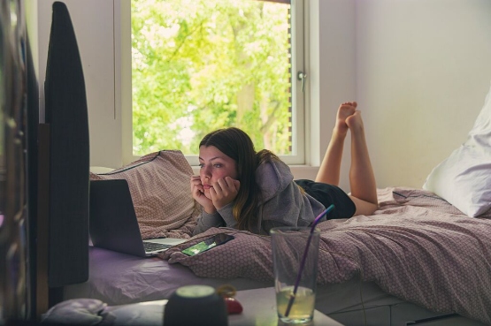 watching laptop in bed