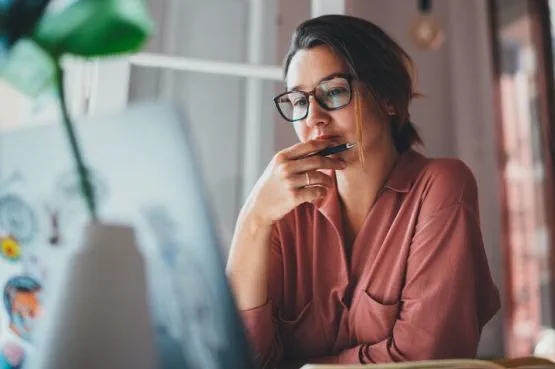 woman on laptop