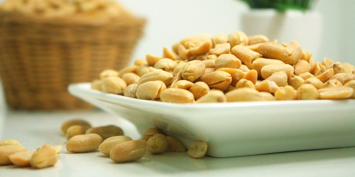 A plate of peanuts