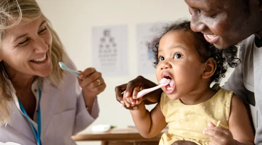 child-brushing-teeth-with-parents