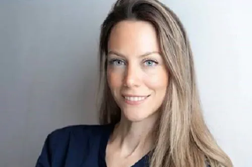 Debbie is a dentist at Bryer Wallace