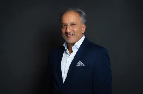 A headshot of Nick Vyas, Periodontist at Bryer Wallace, Knightsbridge