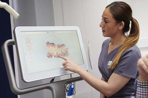 Dentist Zena showing a patient a scan on an iTero scanner